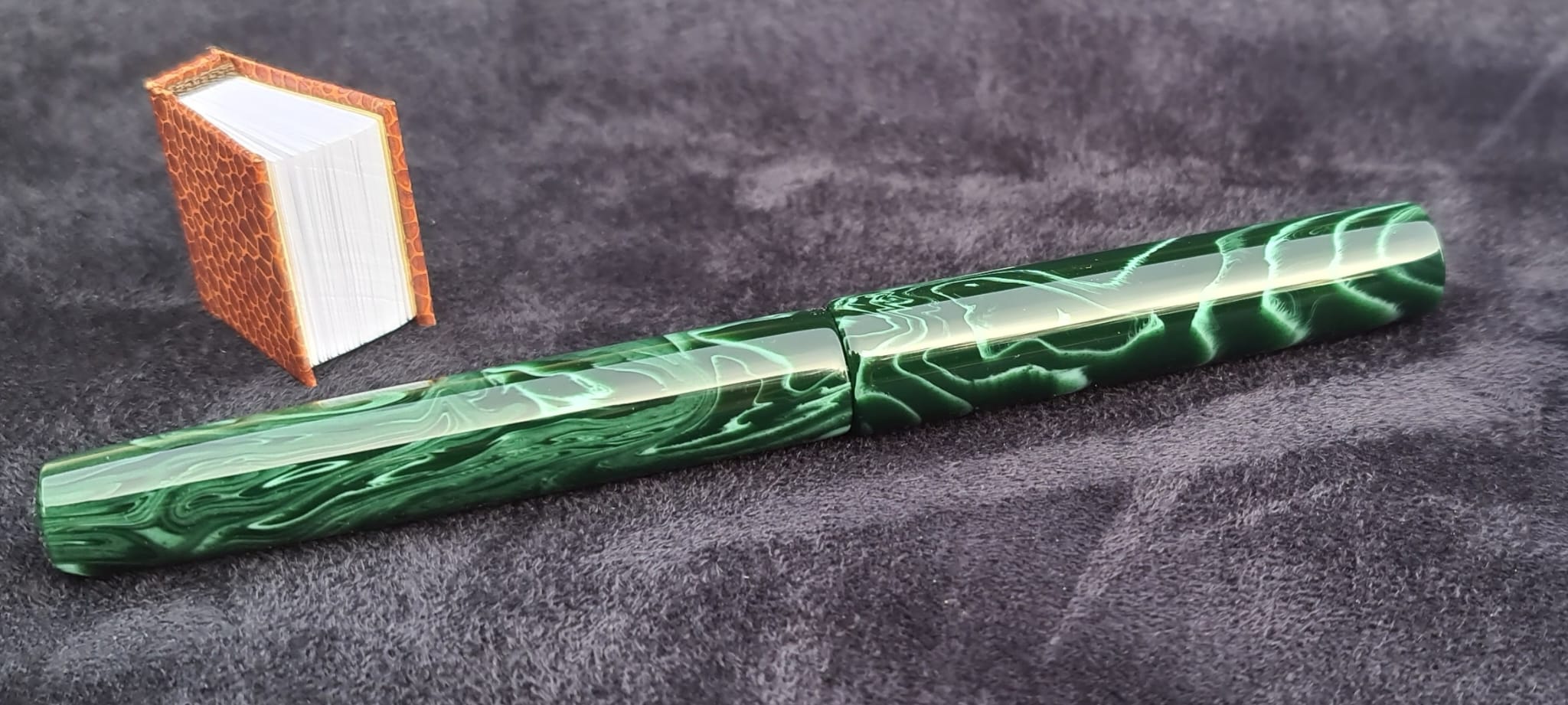 Acryl-Stange - Ø16 - L25 cm - Roh - Malachit - Pfeifenecke