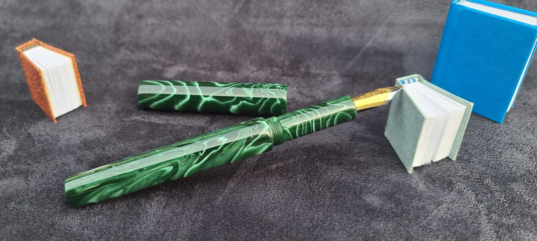 Acryl-Stange - Ø16 - L25 cm - Roh - Malachit - Pfeifenecke