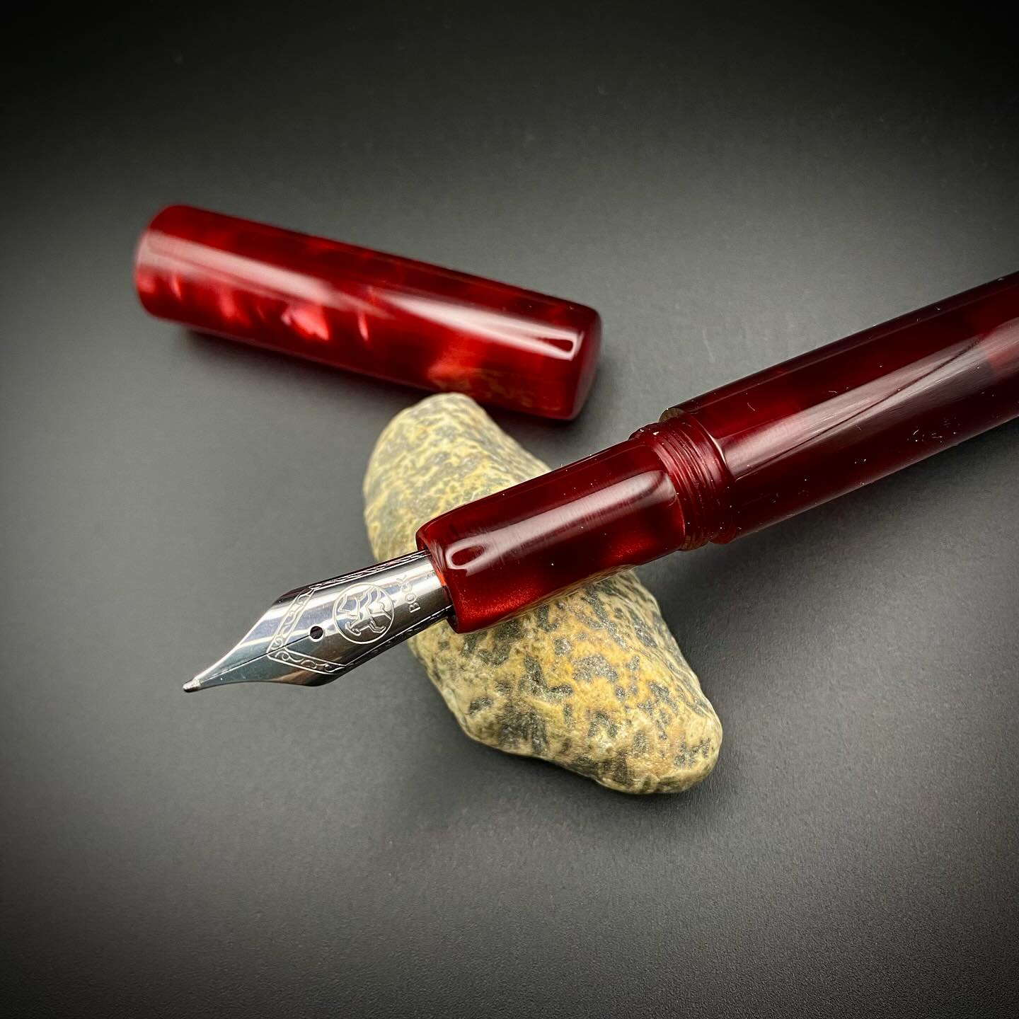 Acryl-Stange - Ø20 - L25 cm - Roh - Rot - Pfeifenecke