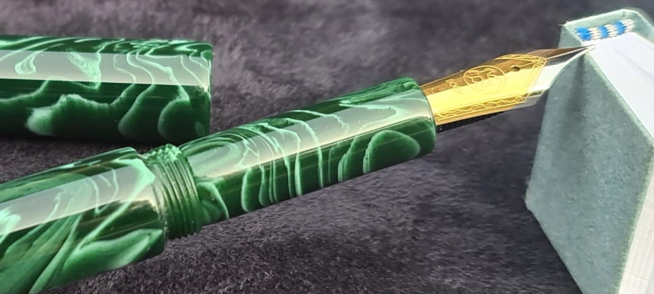 Acryl-Stange - Ø20 - L50 cm - Roh - Malachit - Pfeifenecke