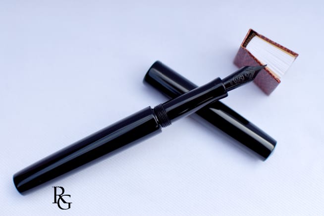 Acryl-Stange - Ø26 - L25 cm - Roh - Schwarz - Pfeifenecke