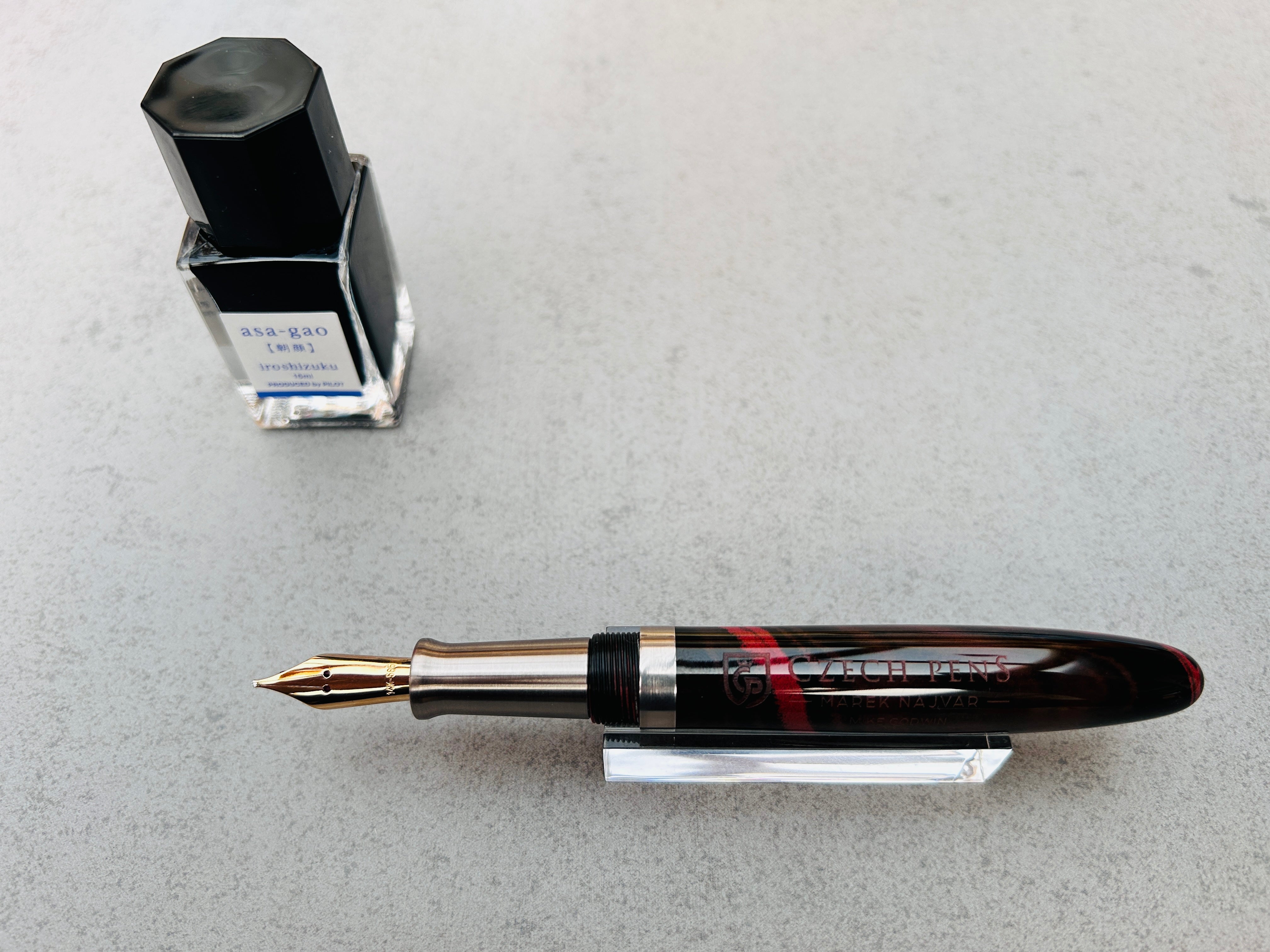 Ebonit-Stange - Ø18 - 25 cm - Geschliffen - Rot & Schwarz - Pfeifenecke